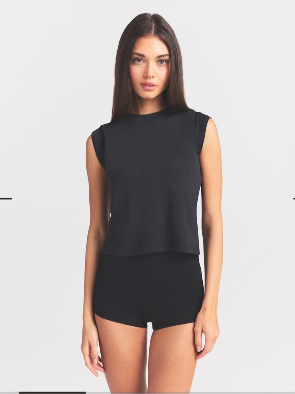 SKIMS THE ESSENTIAL COLLECTION High-Waisted Hot Short